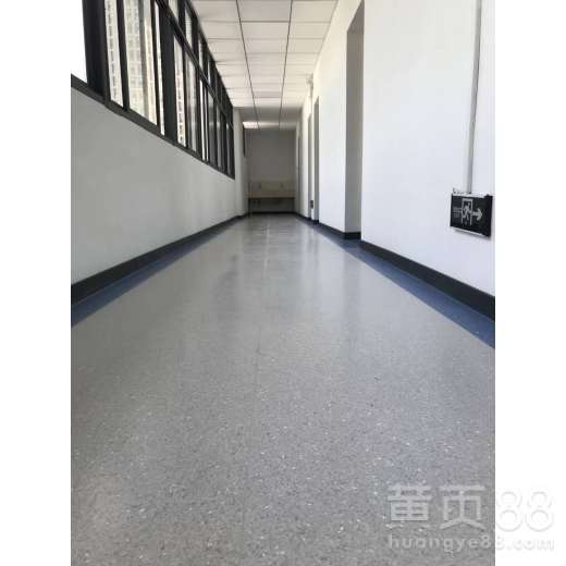 潔凈空間的基礎(chǔ) 深入解析荊州PVC防靜電地板的價(jià)值與應(yīng)用